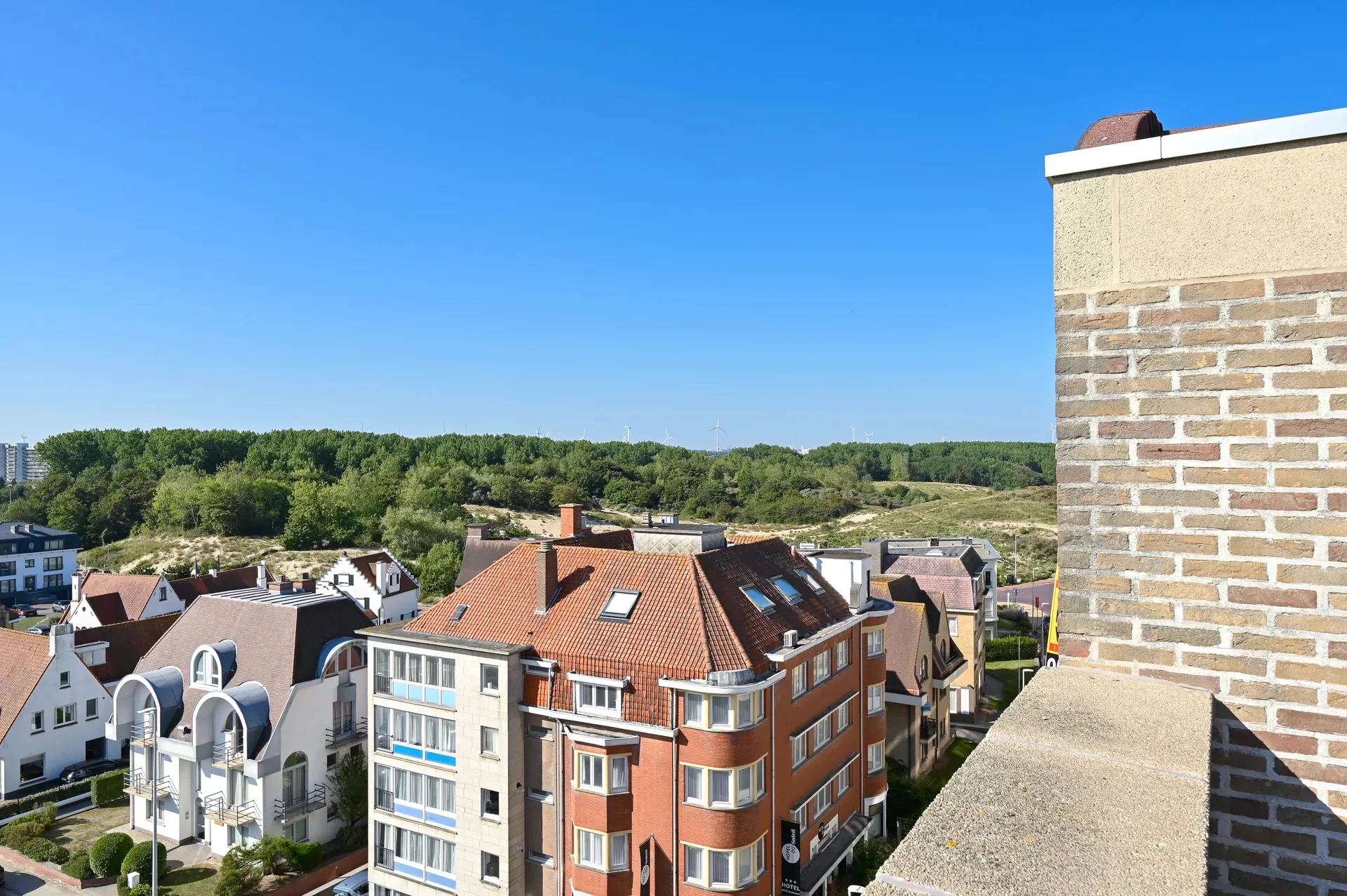 Ruim duplexappartement met 4 slaapkamers en zonneterras.
