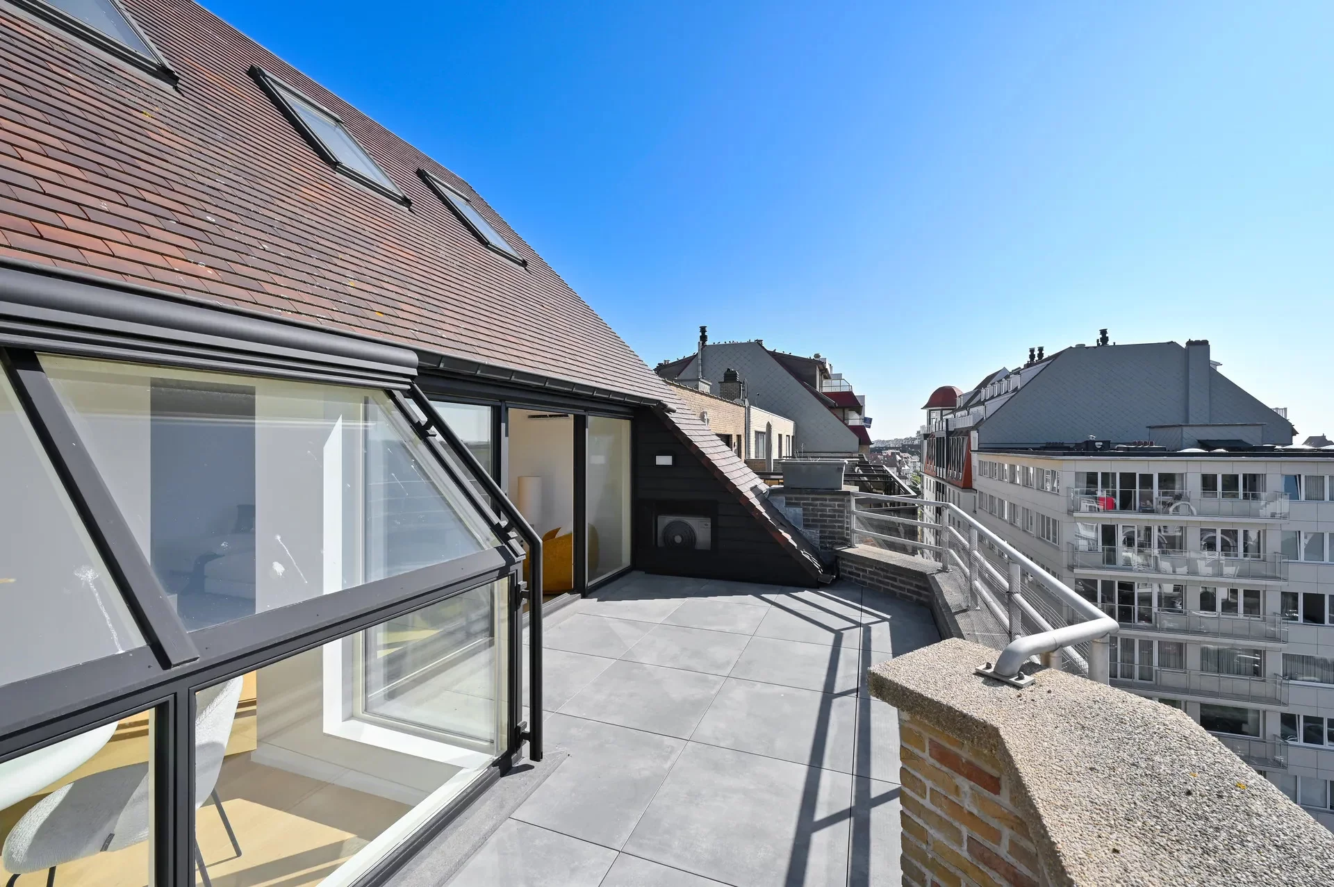 Ruim duplexappartement met 4 slaapkamers en zonneterras.