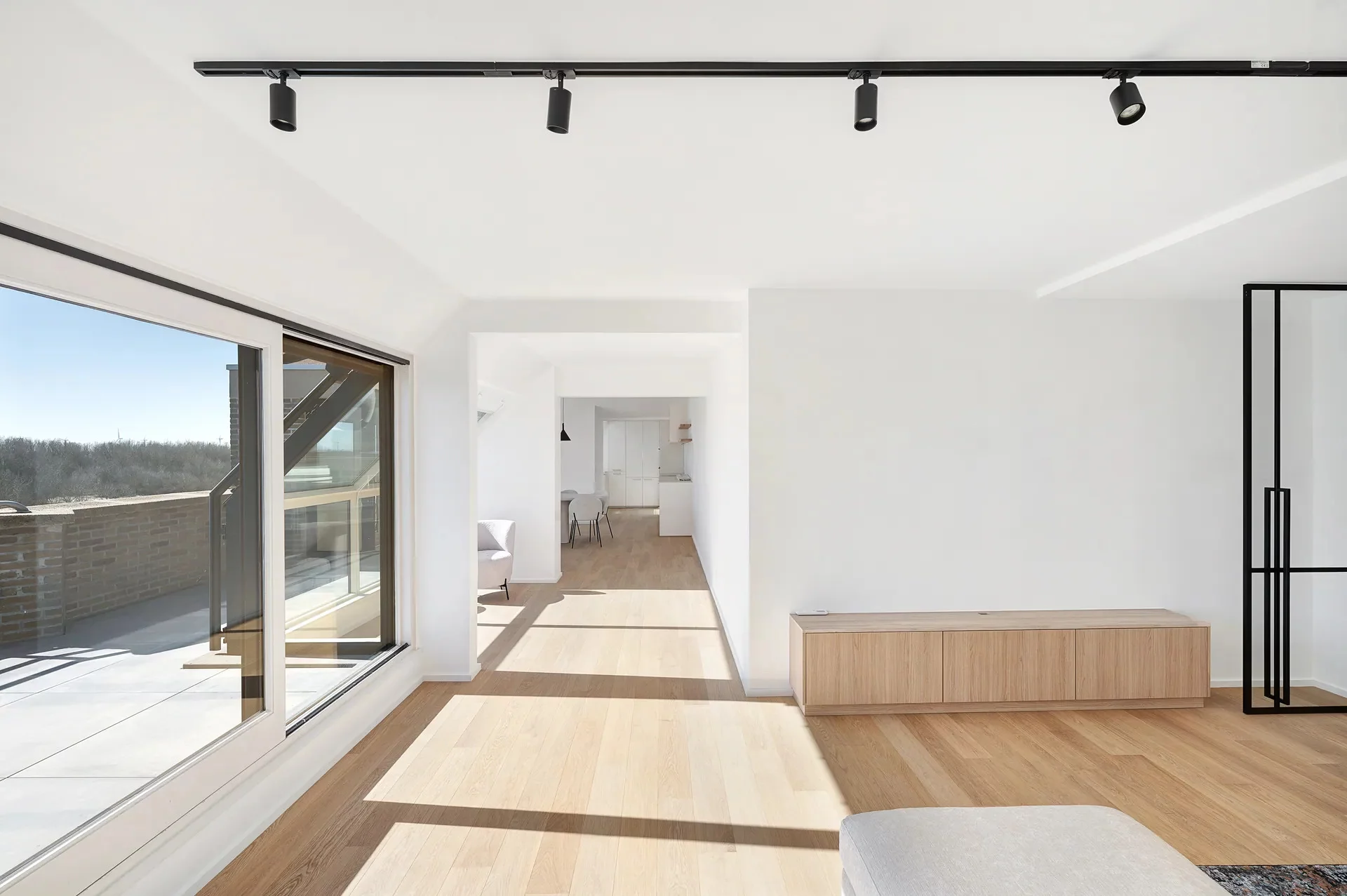 Ruim duplexappartement met 4 slaapkamers en zonneterras.