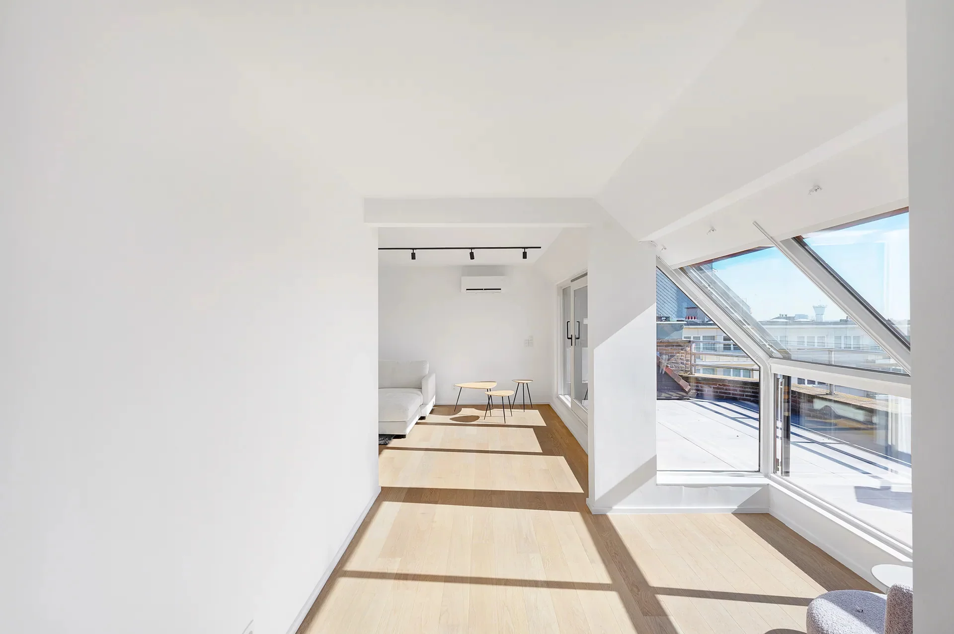 Ruim duplexappartement met 4 slaapkamers en zonneterras.