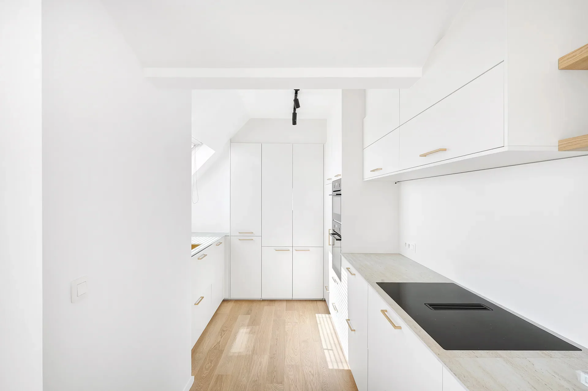 Ruim duplexappartement met 4 slaapkamers en zonneterras.