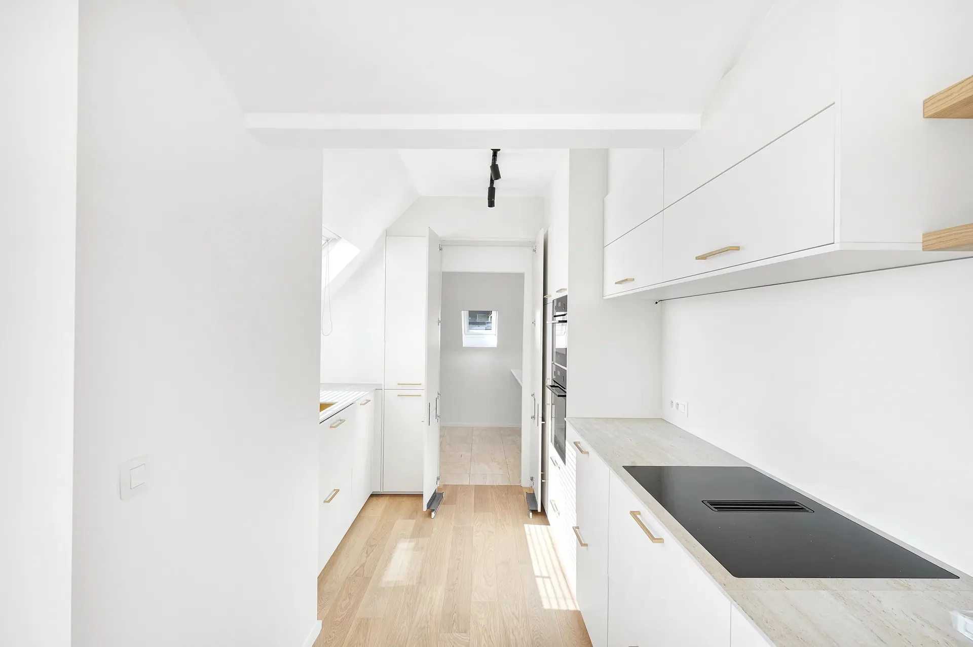 Ruim duplexappartement met 4 slaapkamers en zonneterras.