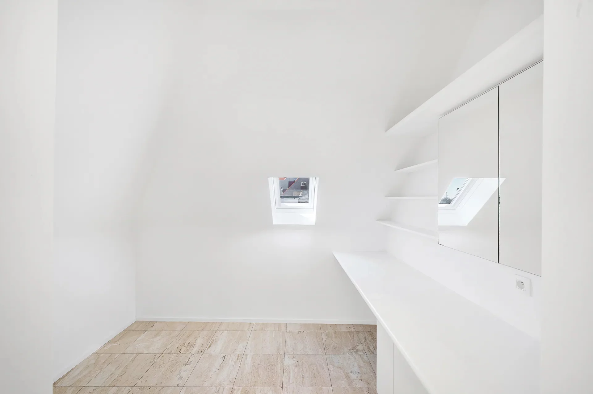 Ruim duplexappartement met 4 slaapkamers en zonneterras.