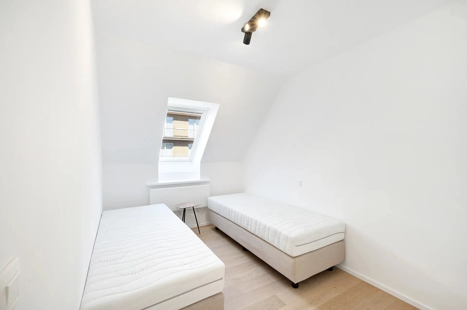 Ruim duplexappartement met 4 slaapkamers en zonneterras.