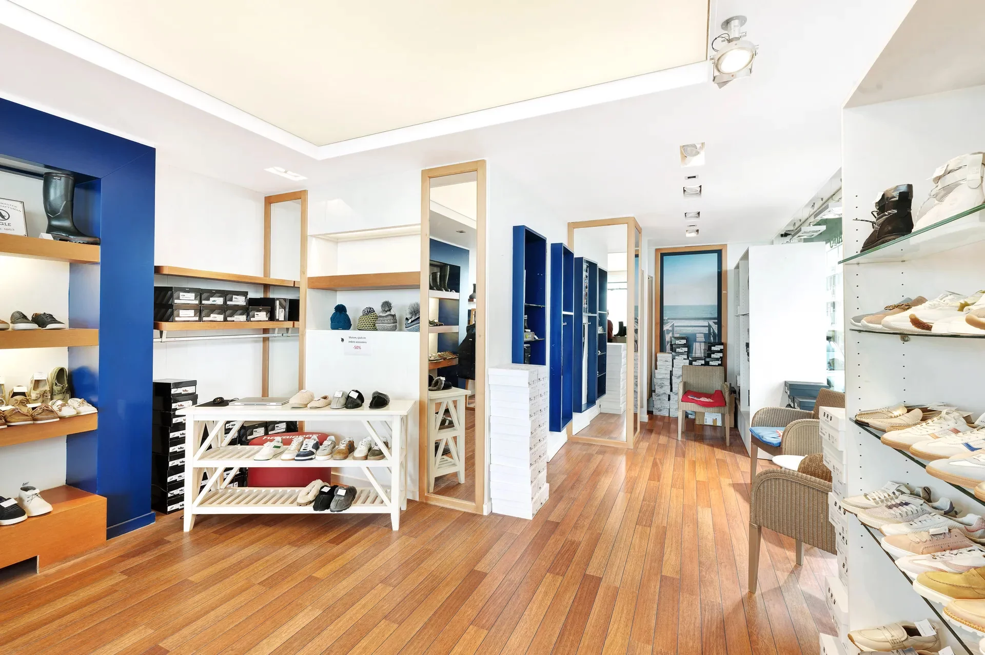 Winkel op de hoek van de Zeedijk met de Strandstraat [Knokke - Zoute].