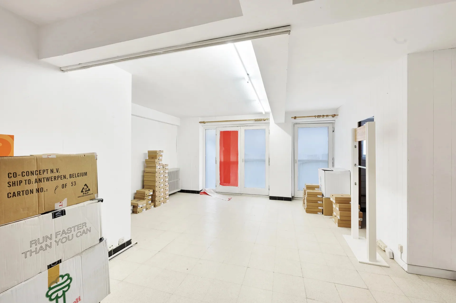 Winkel in het Zoute op de hoek van de Zeedijk met de Strandstraat [Knokke - Zoute].