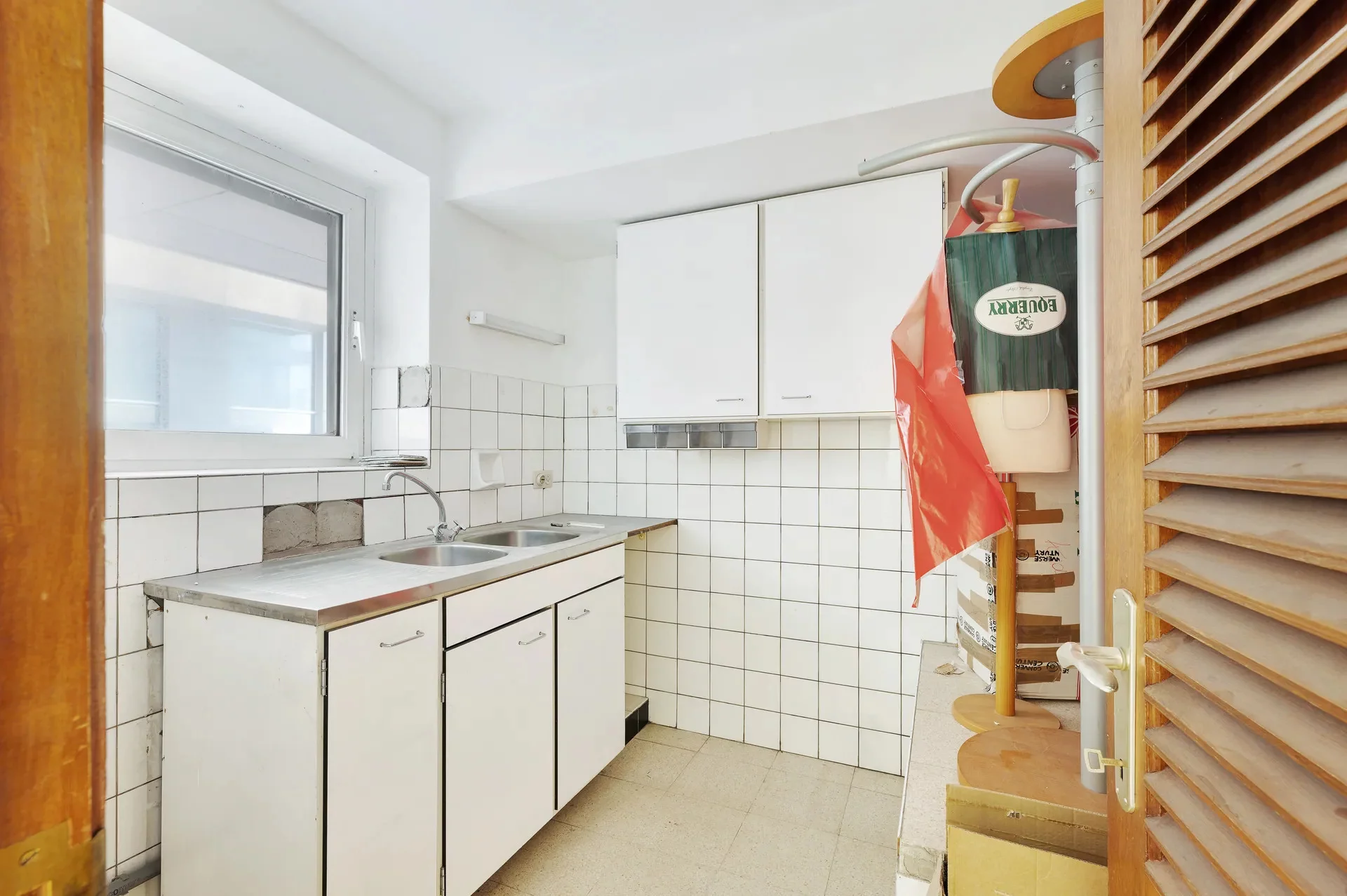 Winkel in het Zoute op de hoek van de Zeedijk met de Strandstraat [Knokke - Zoute].