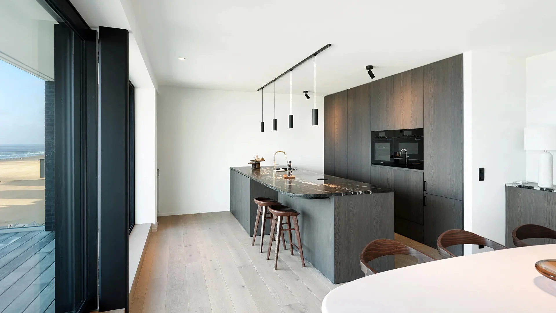 Exclusief high-end appartement in iconisch gebouw aan RBSC.