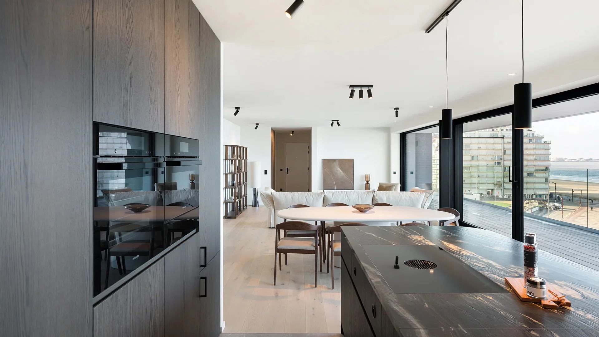 Exclusief high-end appartement in iconisch gebouw aan RBSC.