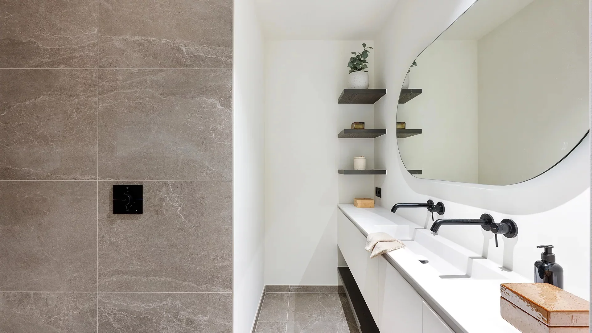 Exclusief high-end appartement in iconisch gebouw aan RBSC.