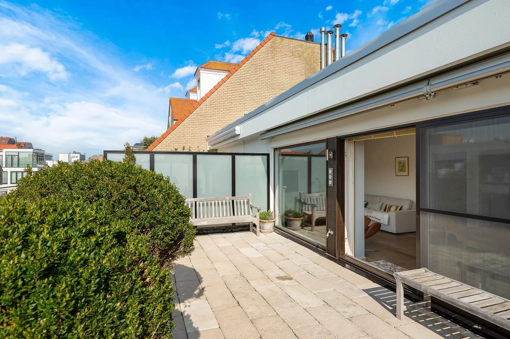 Penthouse appartement met grote zonneterrassen nabij strand.
