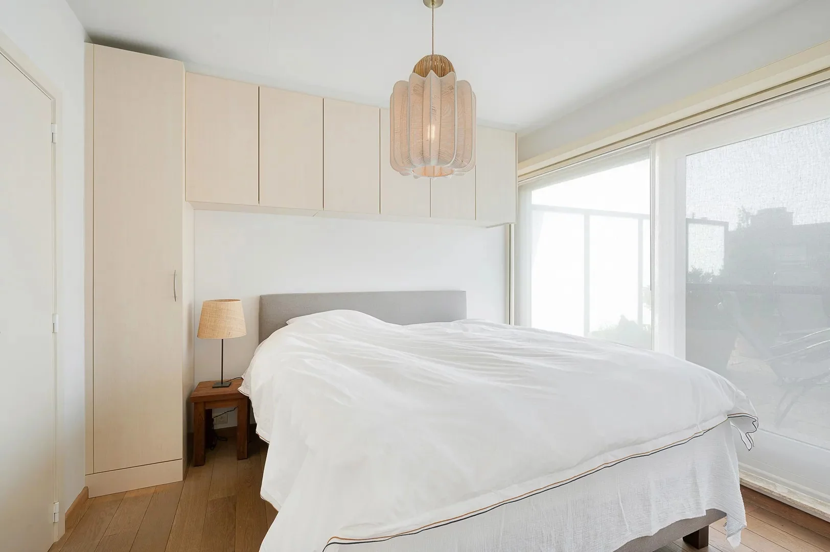 Penthouse appartement met grote zonneterrassen nabij strand.