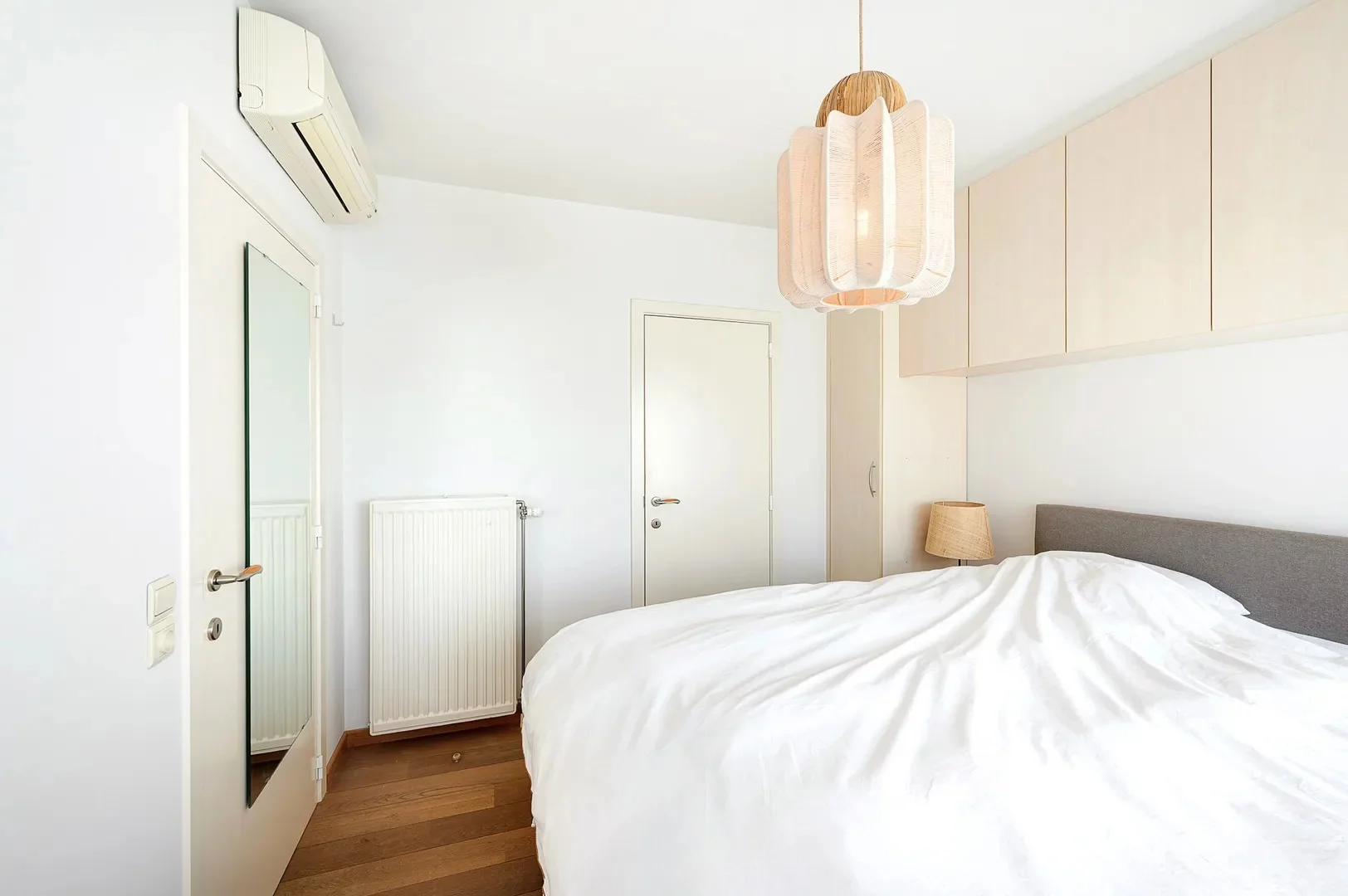 Penthouse appartement met grote zonneterrassen nabij strand.