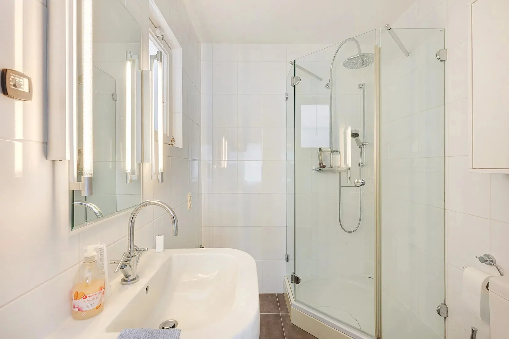 Penthouse appartement met grote zonneterrassen nabij strand.
