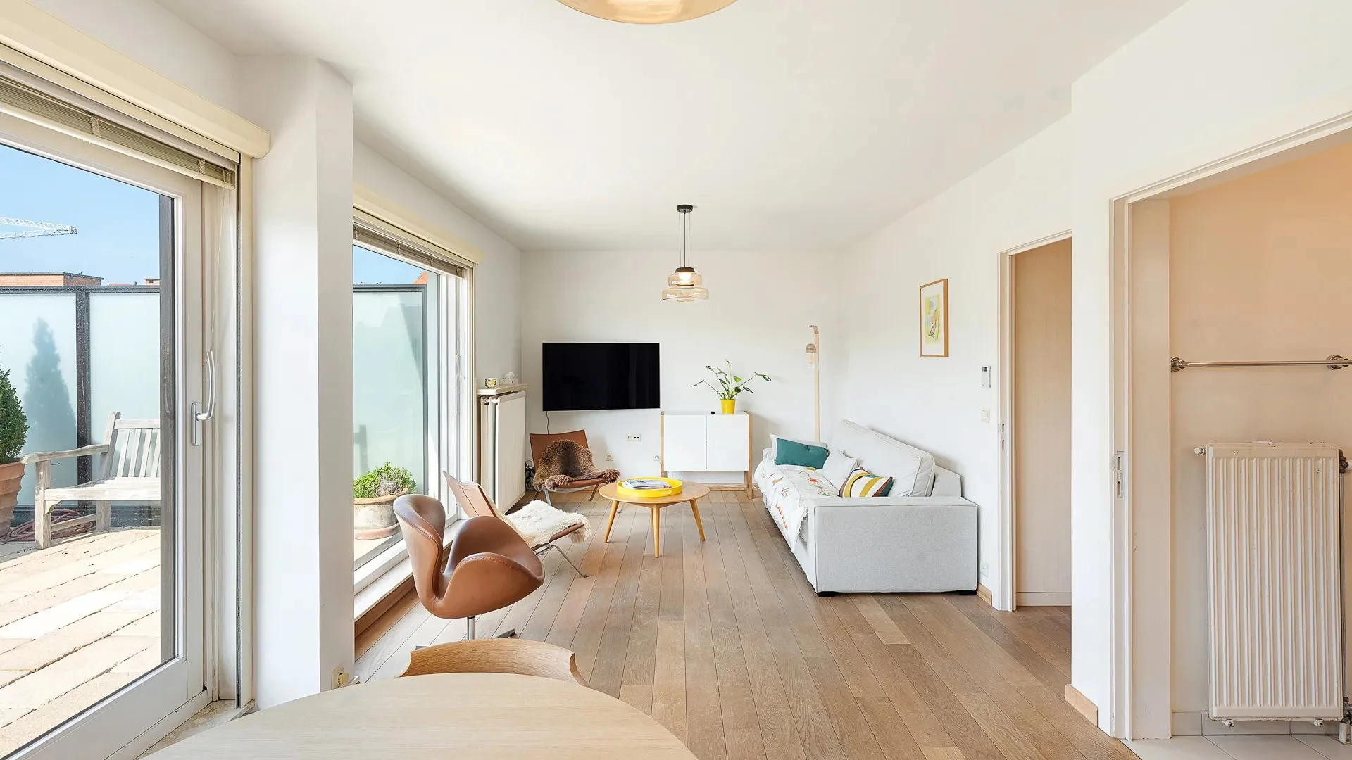 Penthouse appartement met grote zonneterrassen nabij strand.