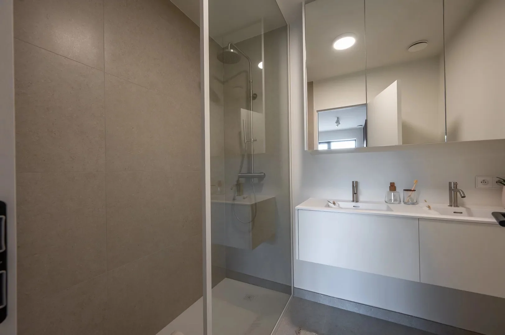 Nieuwbouw appartement op een centrale ligging te Knokke, vlakbij het Zegemeer en op wandelafstand v