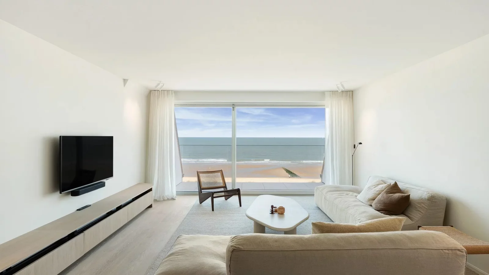 Magnifiek appartement met frontaal zeezicht in Zoute.