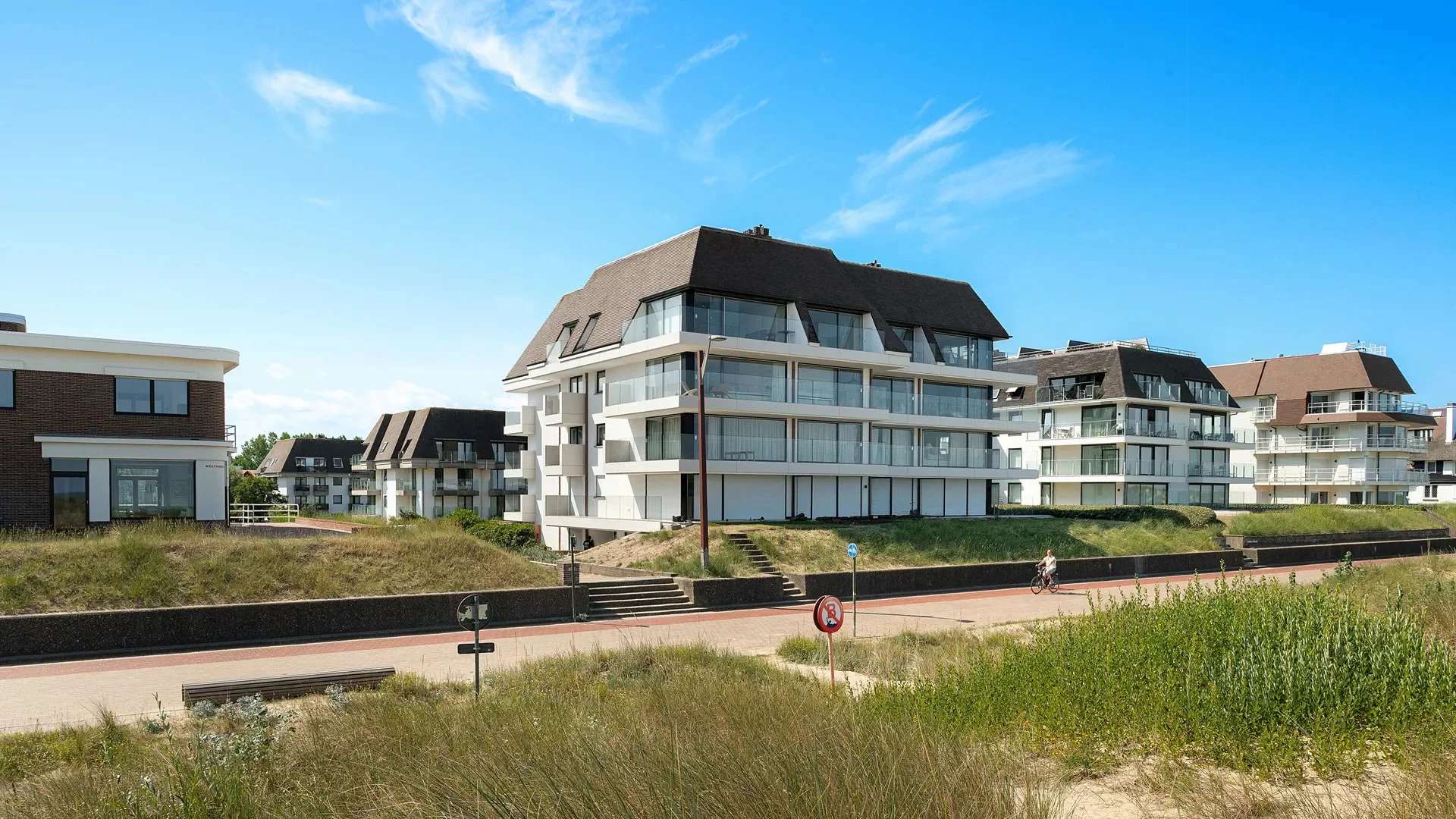 Magnifiek appartement met frontaal zeezicht in Zoute.