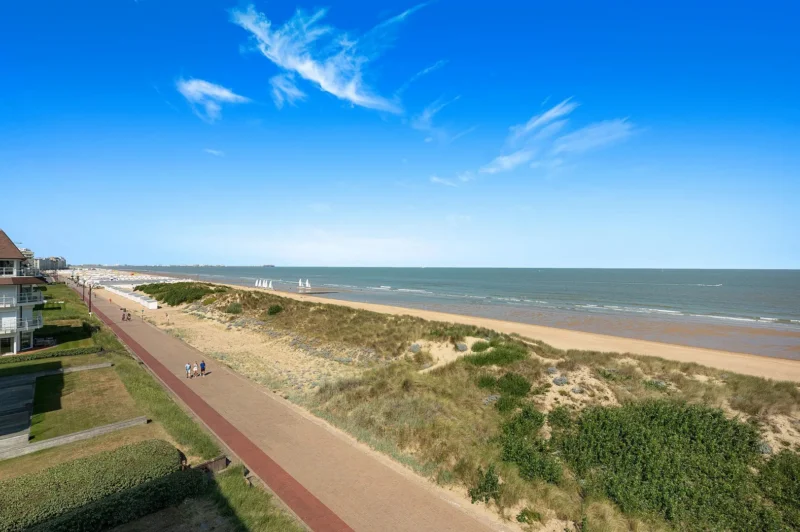 Magnifiek appartement met frontaal zeezicht in Zoute.