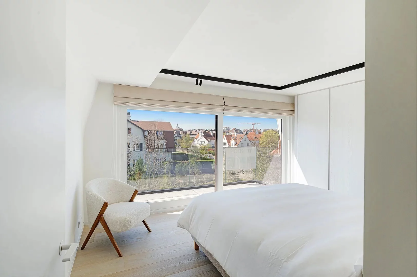 Zonnig gerenoveerd appartement met zuidwest gericht terras en open zicht.