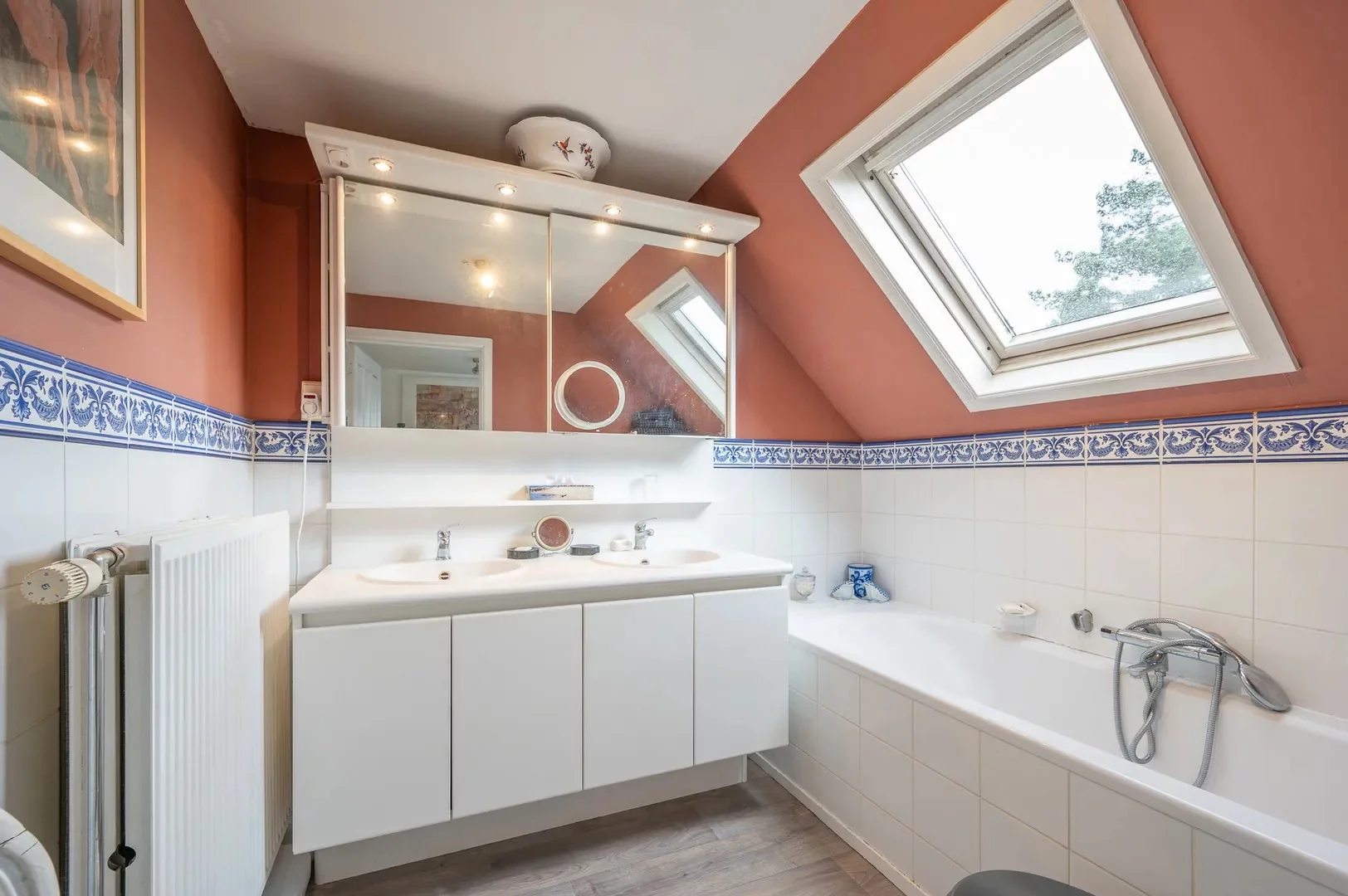 Charmante koppelvilla ideaal en rustig gelegen in een paadje in het Zoute.