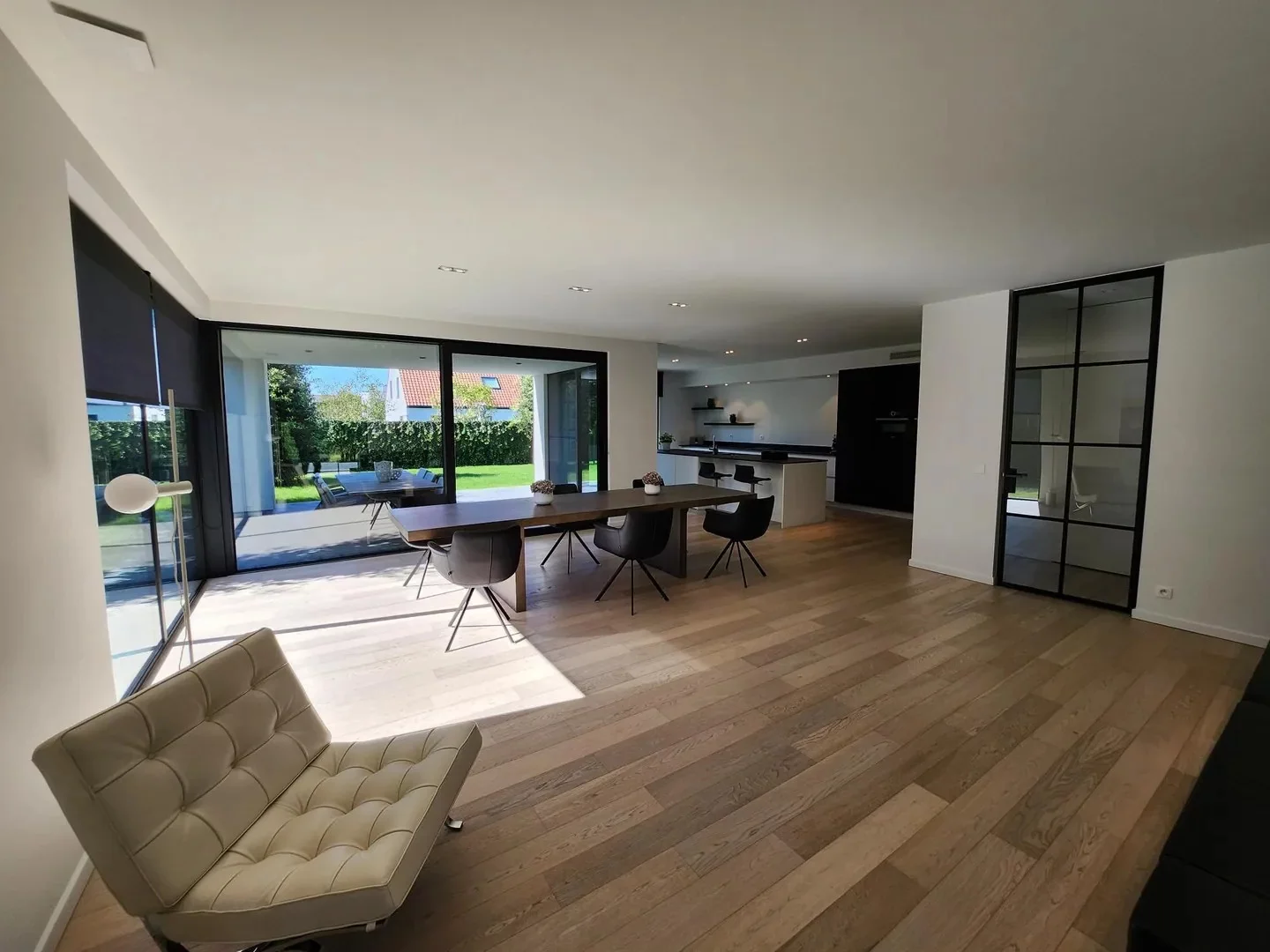 Recente alleenstaande villa centraal gelegen vlakbij het centrum van Knokke.