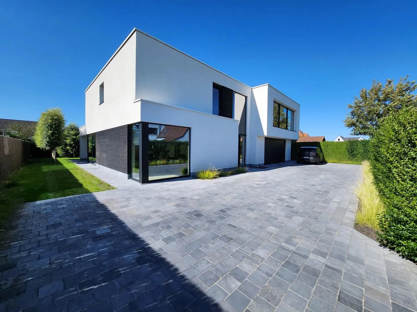 Recente alleenstaande villa centraal gelegen vlakbij het centrum van Knokke.