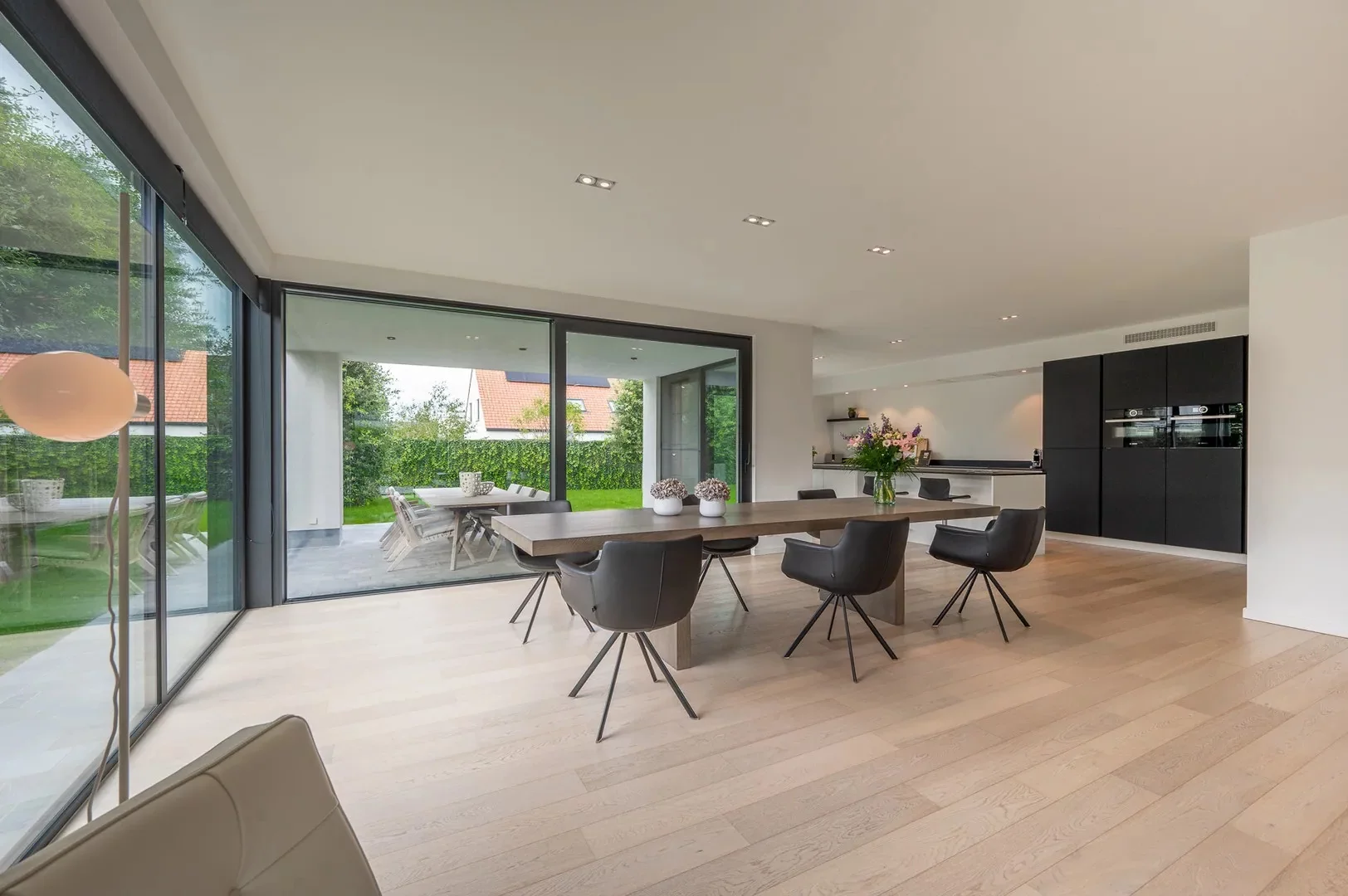 Recente alleenstaande villa centraal gelegen vlakbij het centrum van Knokke.