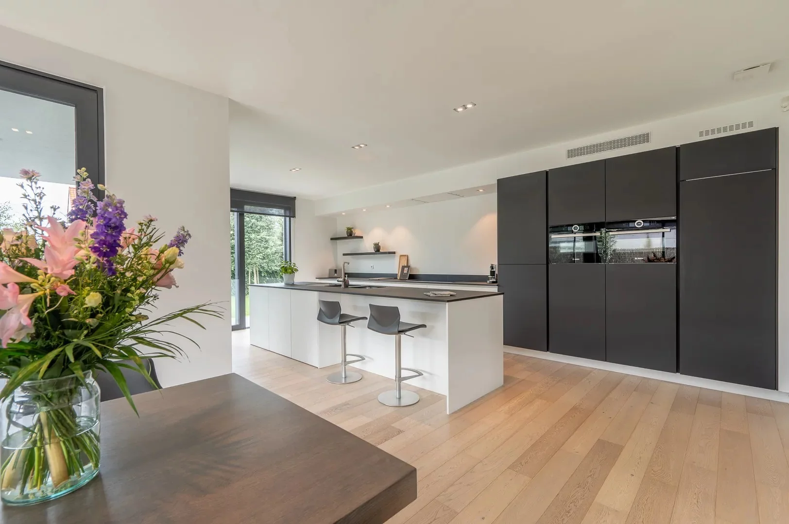 Recente alleenstaande villa centraal gelegen vlakbij het centrum van Knokke.