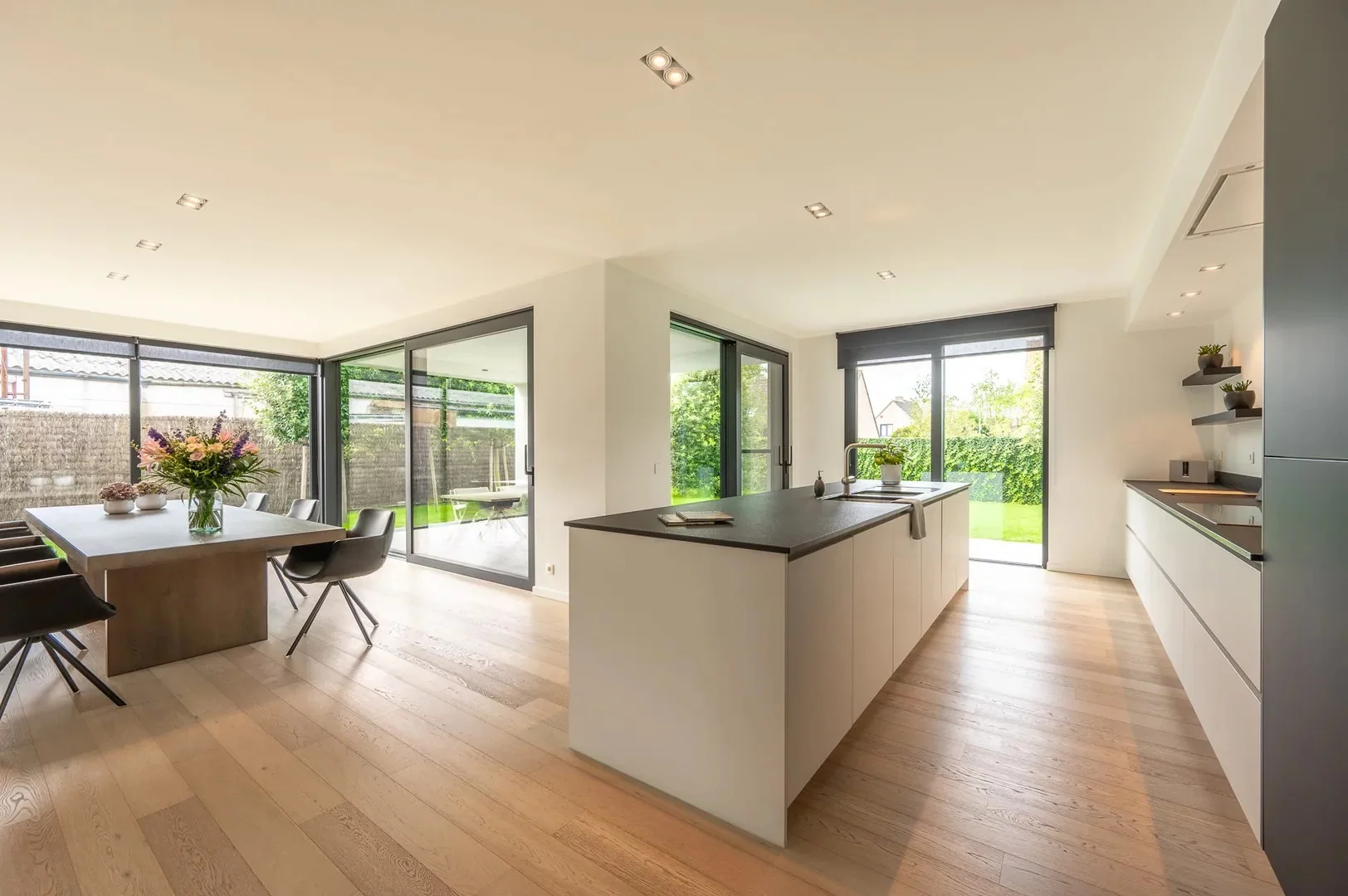 Recente alleenstaande villa centraal gelegen vlakbij het centrum van Knokke.