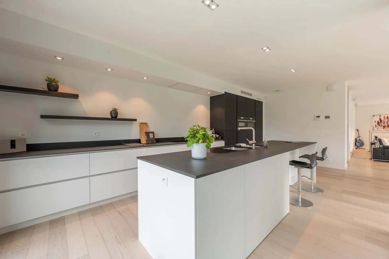 Recente alleenstaande villa centraal gelegen vlakbij het centrum van Knokke.