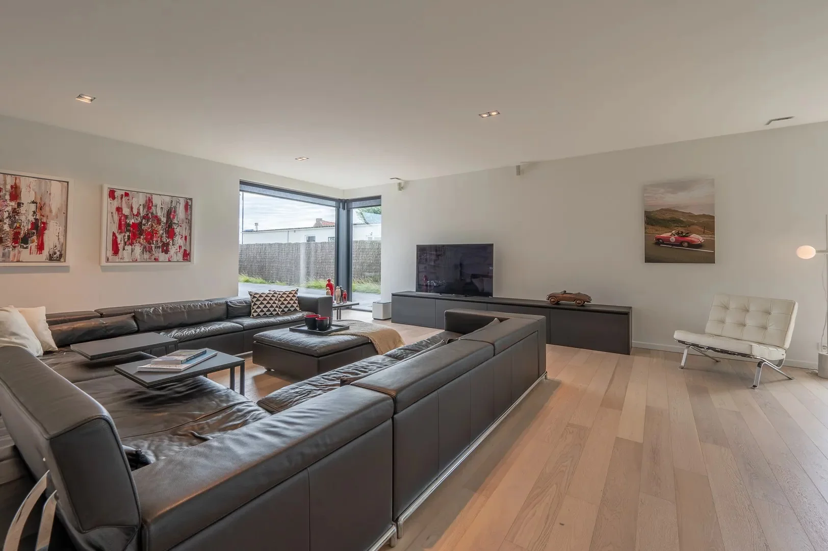 Recente alleenstaande villa centraal gelegen vlakbij het centrum van Knokke.