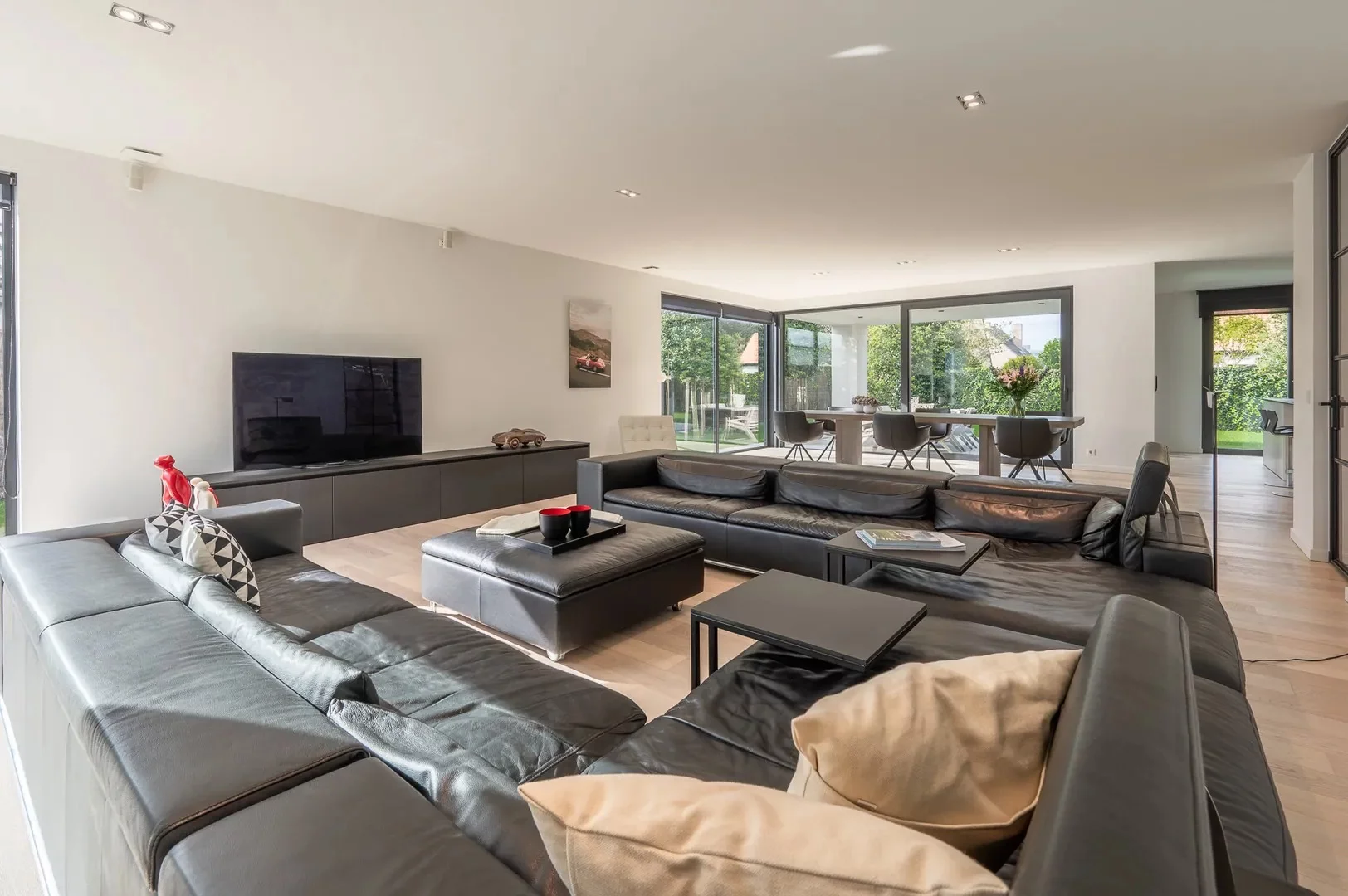 Recente alleenstaande villa centraal gelegen vlakbij het centrum van Knokke.