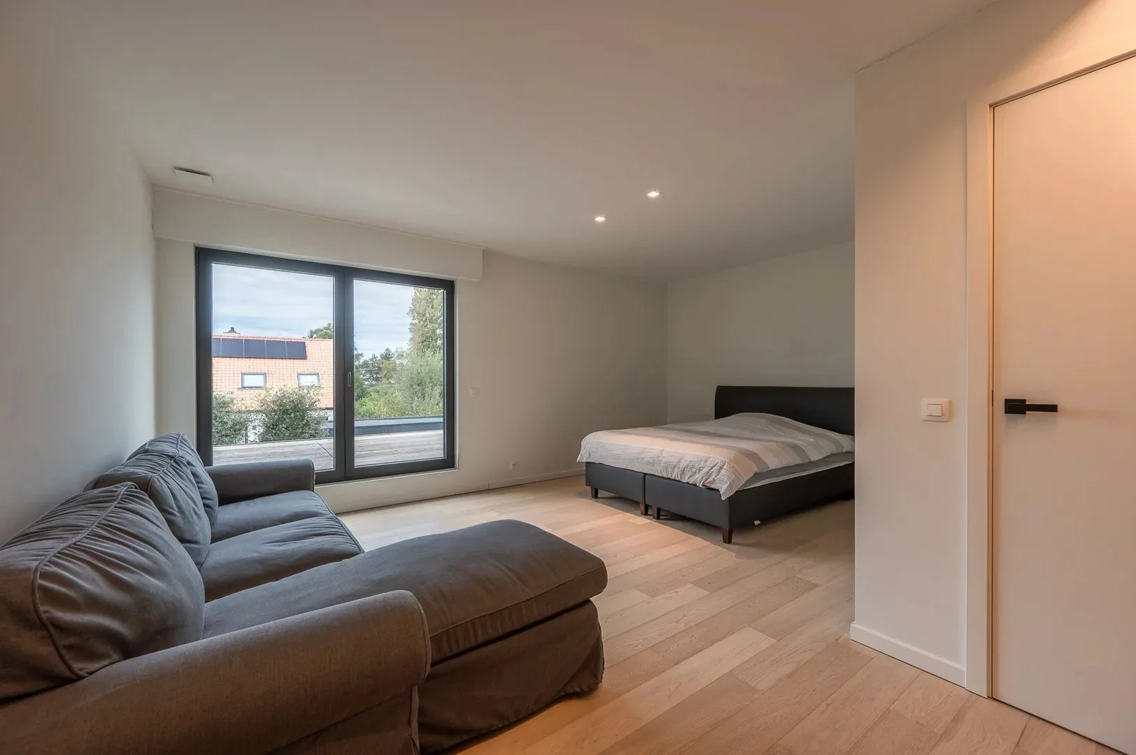 Recente alleenstaande villa centraal gelegen vlakbij het centrum van Knokke.