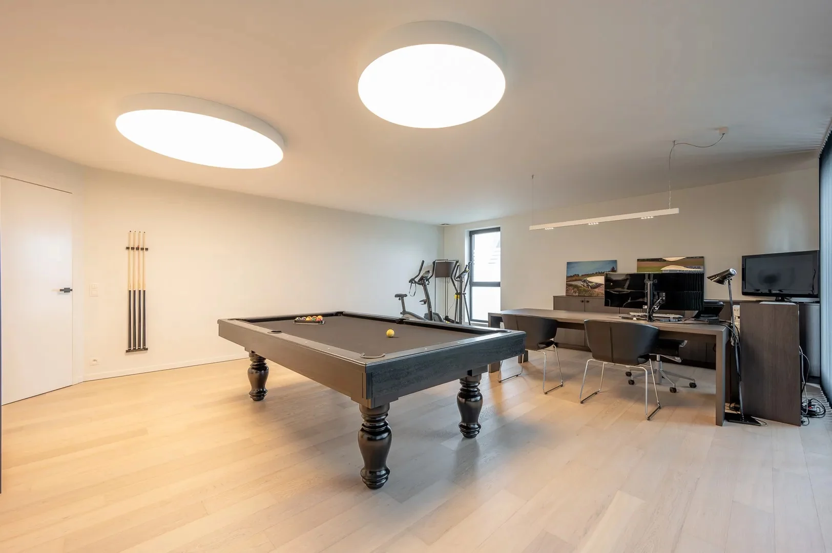 Recente alleenstaande villa centraal gelegen vlakbij het centrum van Knokke.