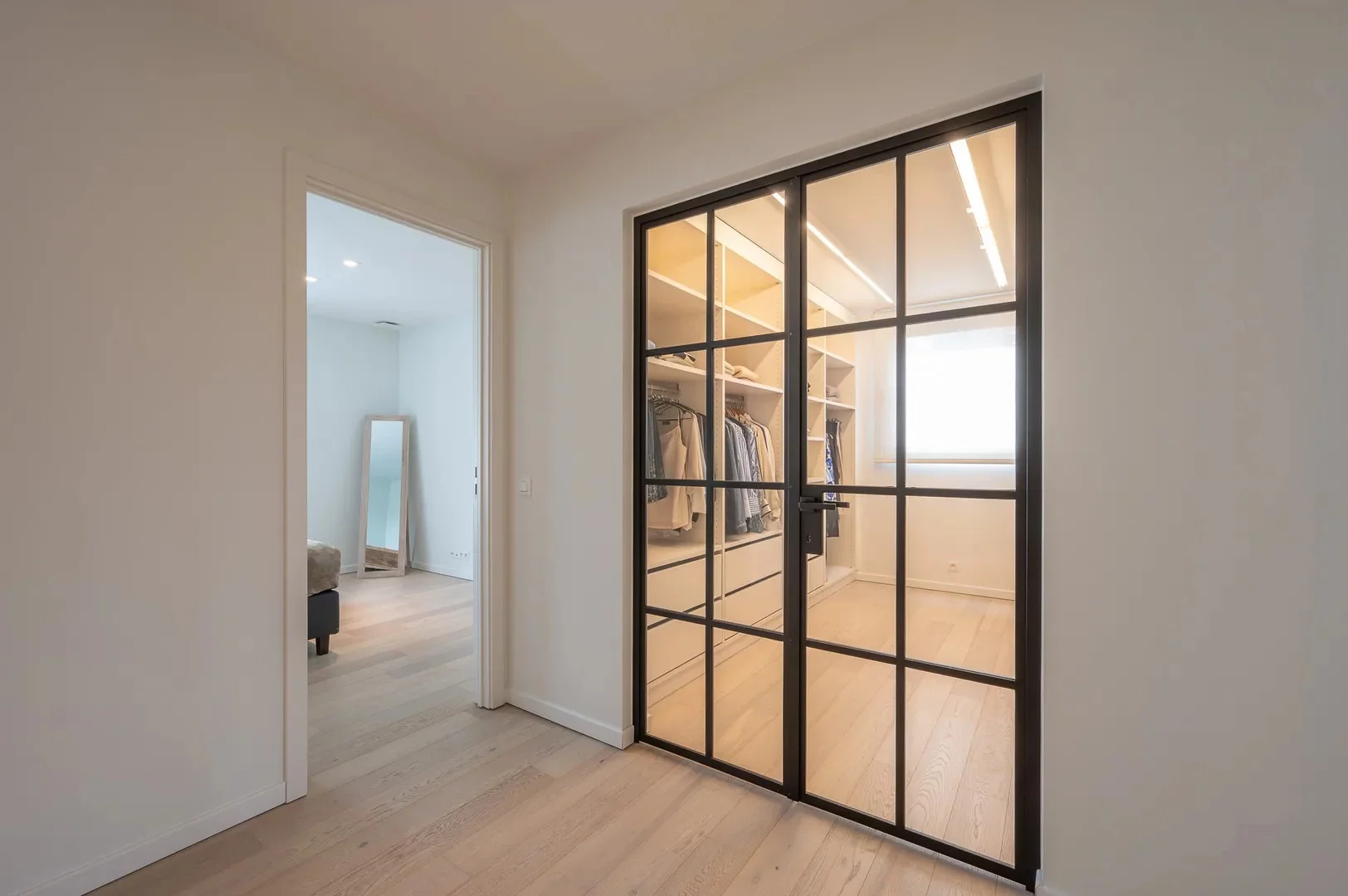 Recente alleenstaande villa centraal gelegen vlakbij het centrum van Knokke.