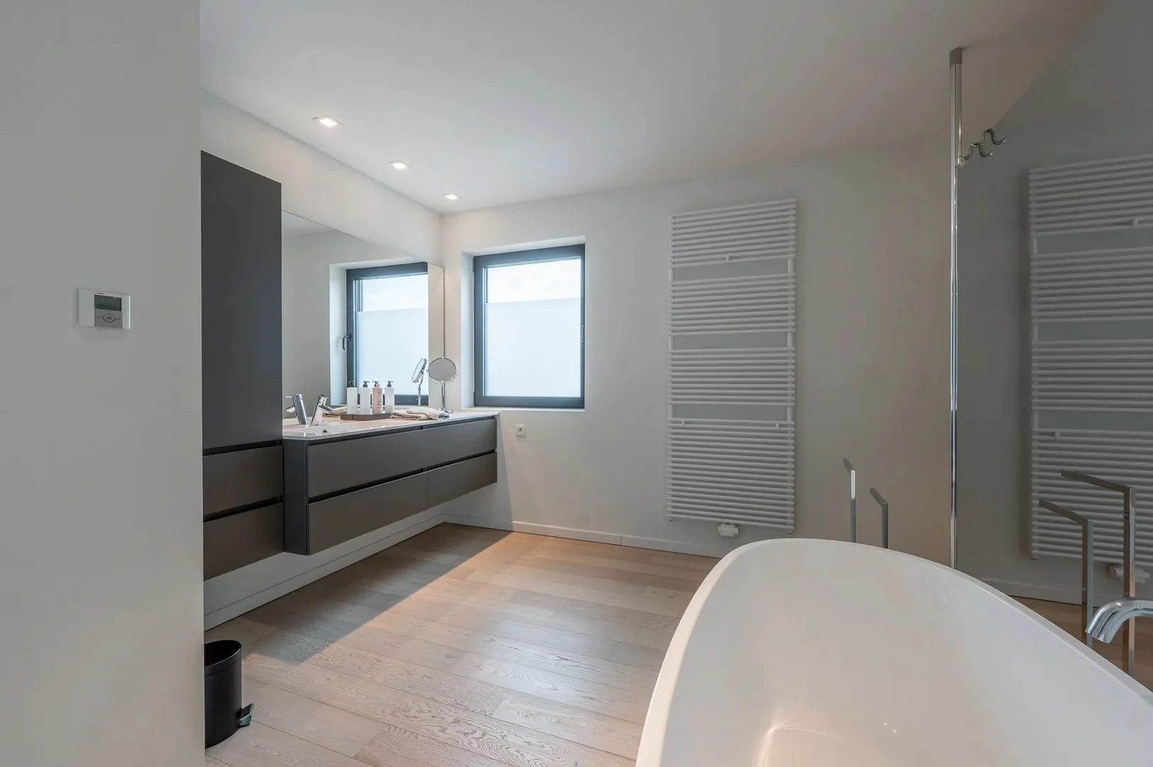 Recente alleenstaande villa centraal gelegen vlakbij het centrum van Knokke.
