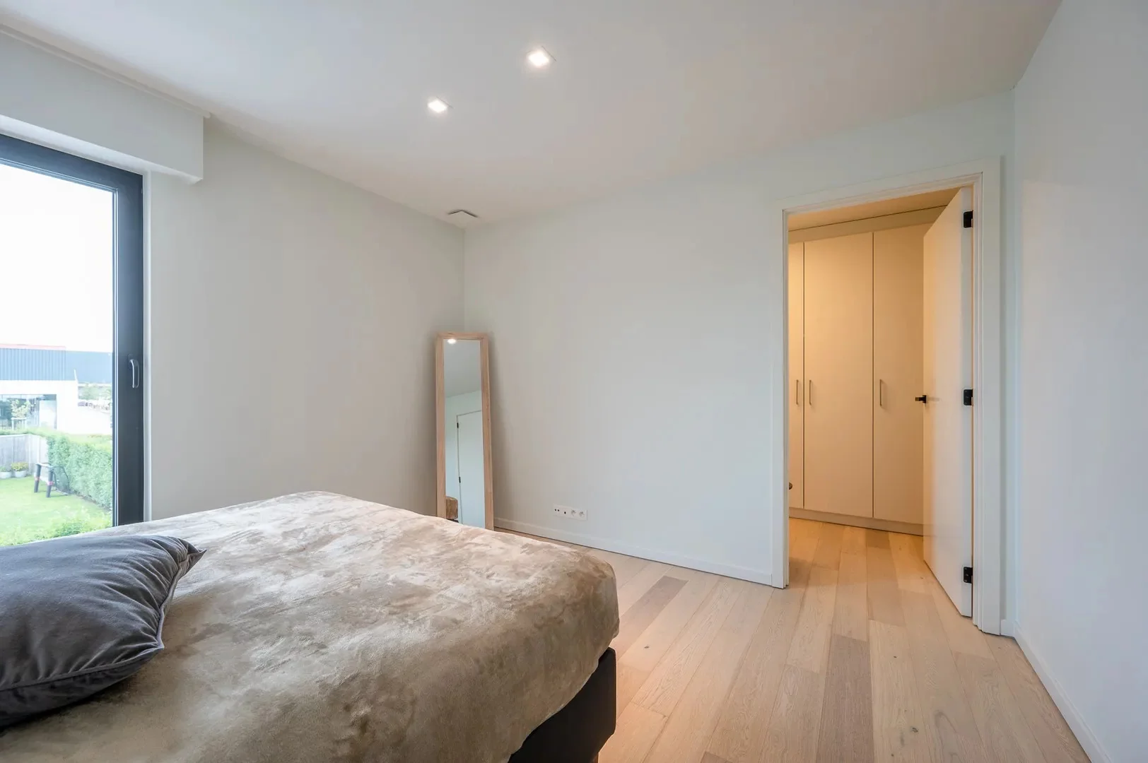 Recente alleenstaande villa centraal gelegen vlakbij het centrum van Knokke.