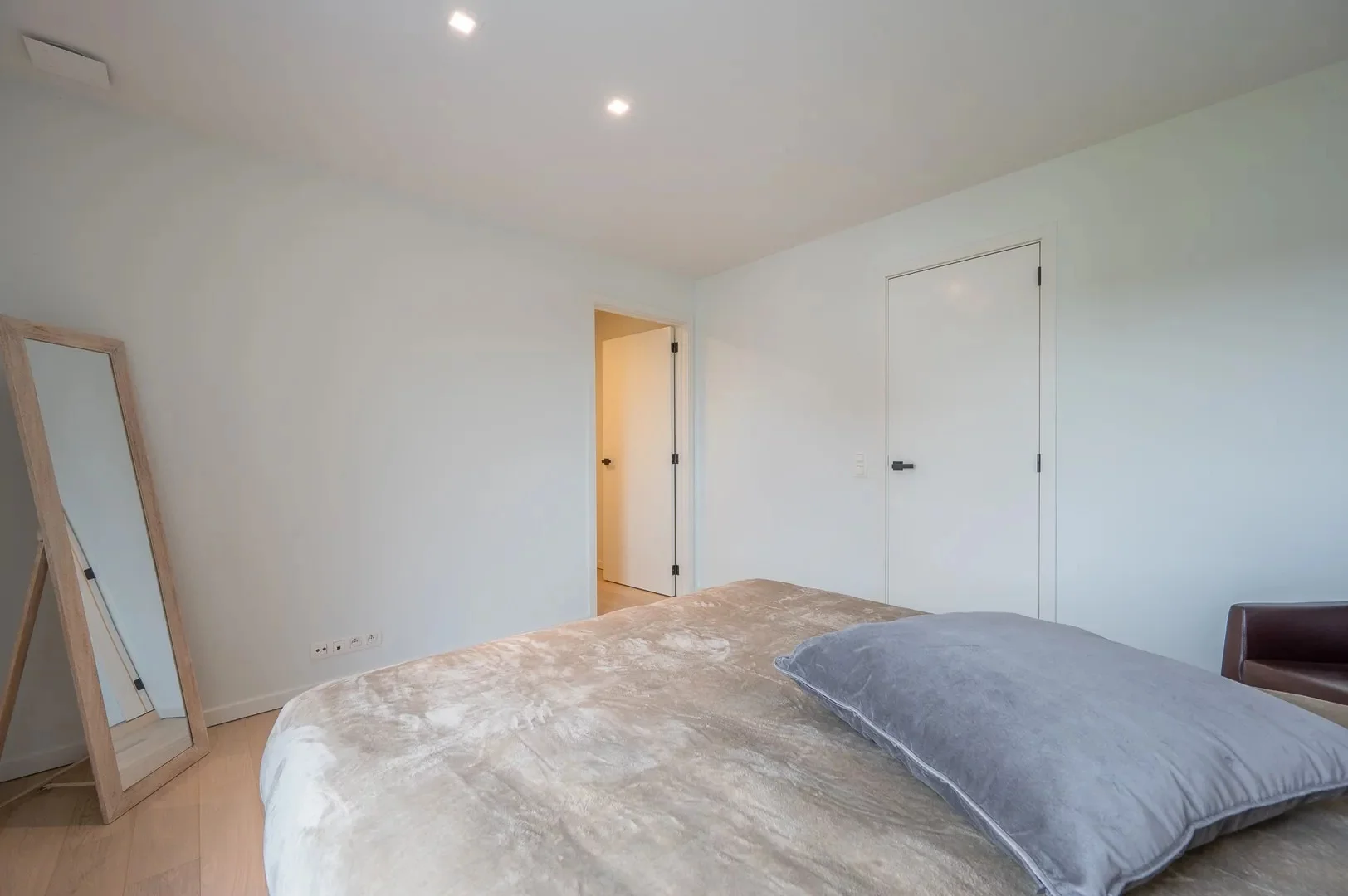 Recente alleenstaande villa centraal gelegen vlakbij het centrum van Knokke.