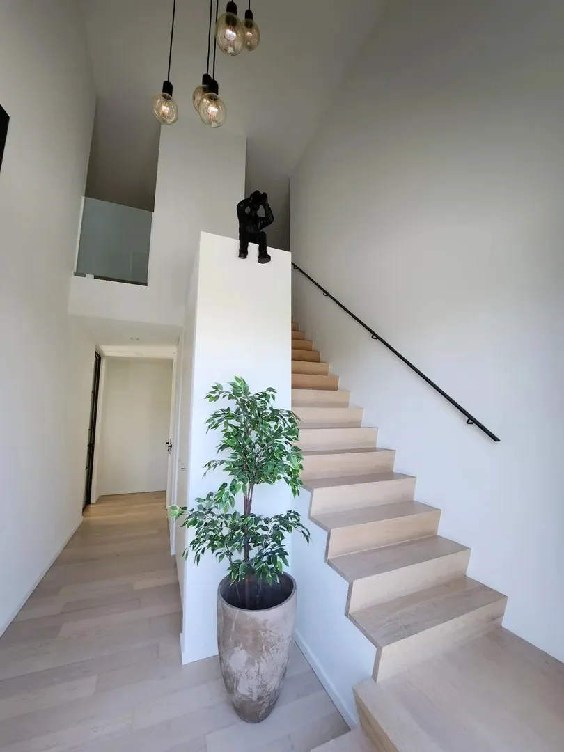 Recente alleenstaande villa centraal gelegen vlakbij het centrum van Knokke.