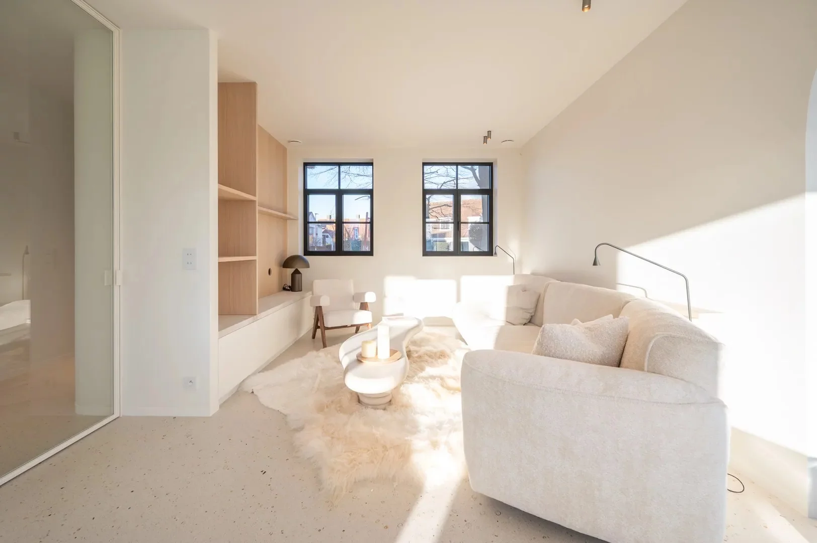 Instapklare nieuwbouwvilla met 5 slaapkamers en zuidgerichte tuin.