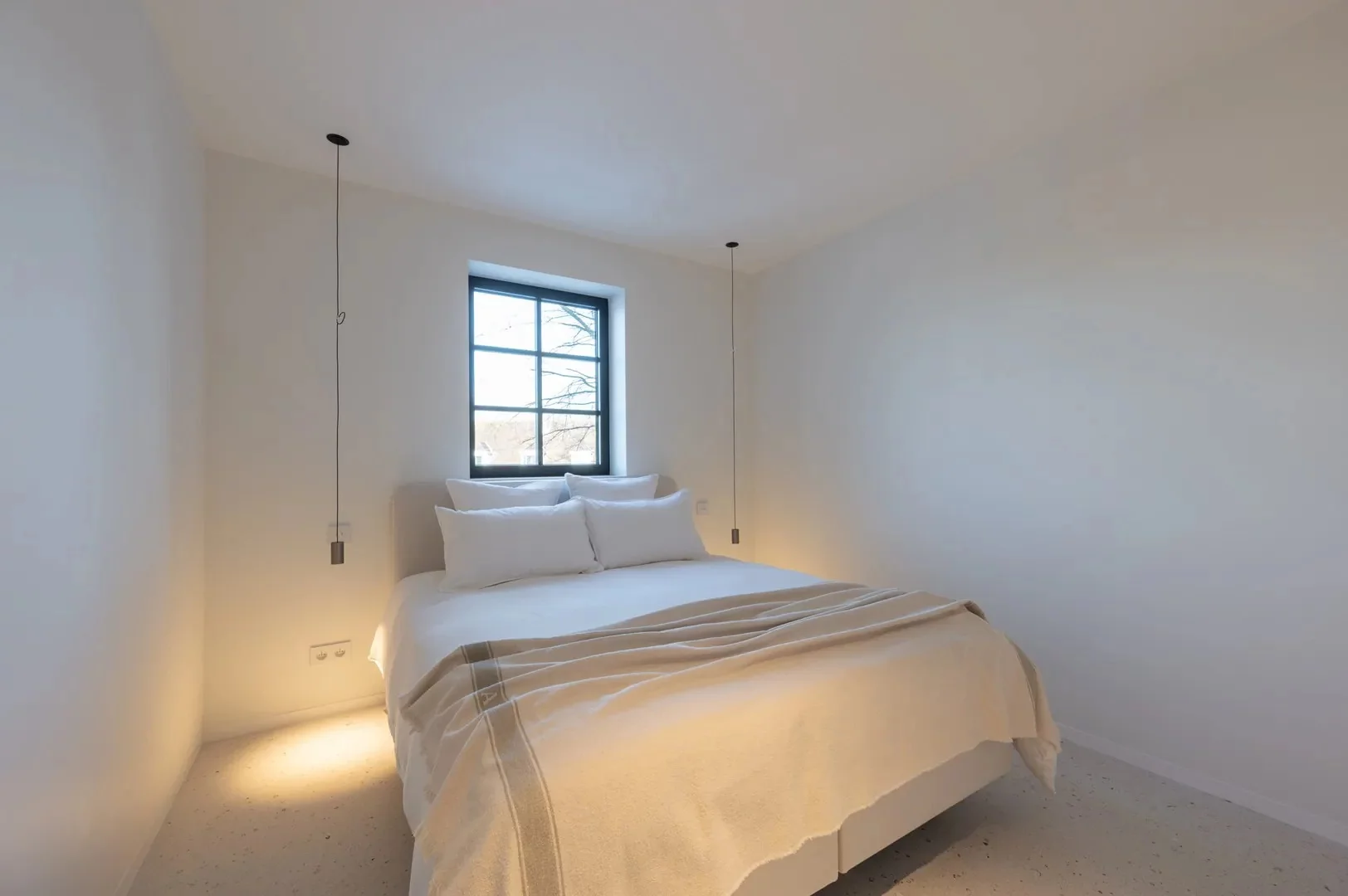 Instapklare nieuwbouwvilla met 5 slaapkamers en zuidgerichte tuin.