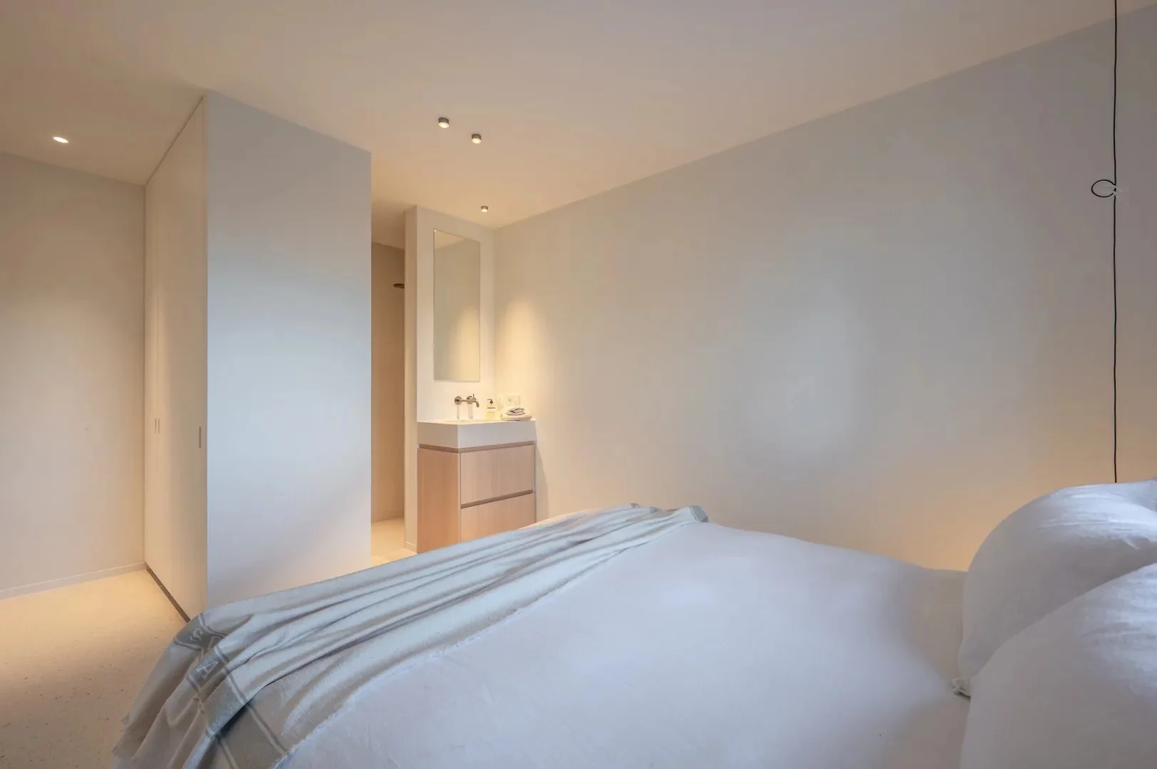 Instapklare nieuwbouwvilla met 5 slaapkamers en zuidgerichte tuin.