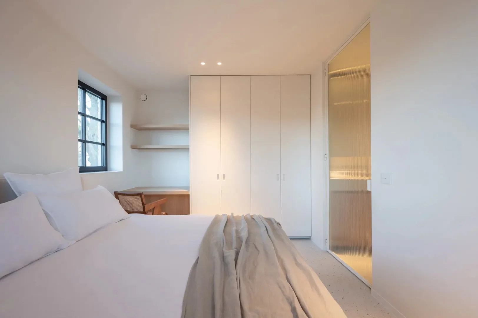 Instapklare nieuwbouwvilla met 5 slaapkamers en zuidgerichte tuin.