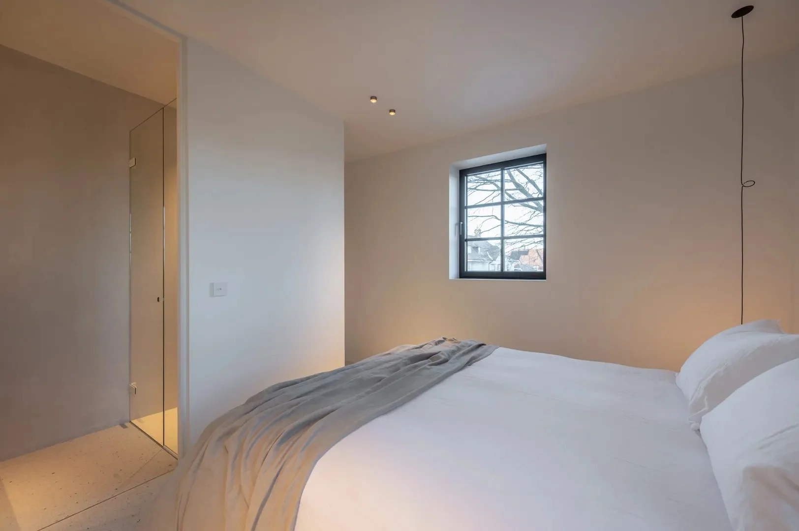 Instapklare nieuwbouwvilla met 5 slaapkamers en zuidgerichte tuin.