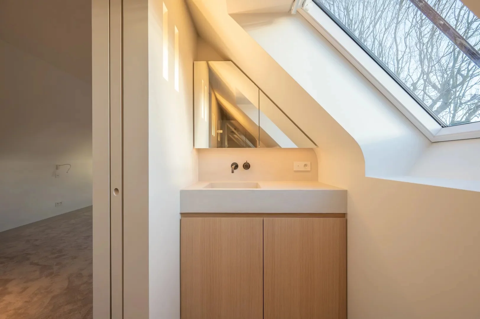 Instapklare nieuwbouwvilla met 5 slaapkamers en zuidgerichte tuin.