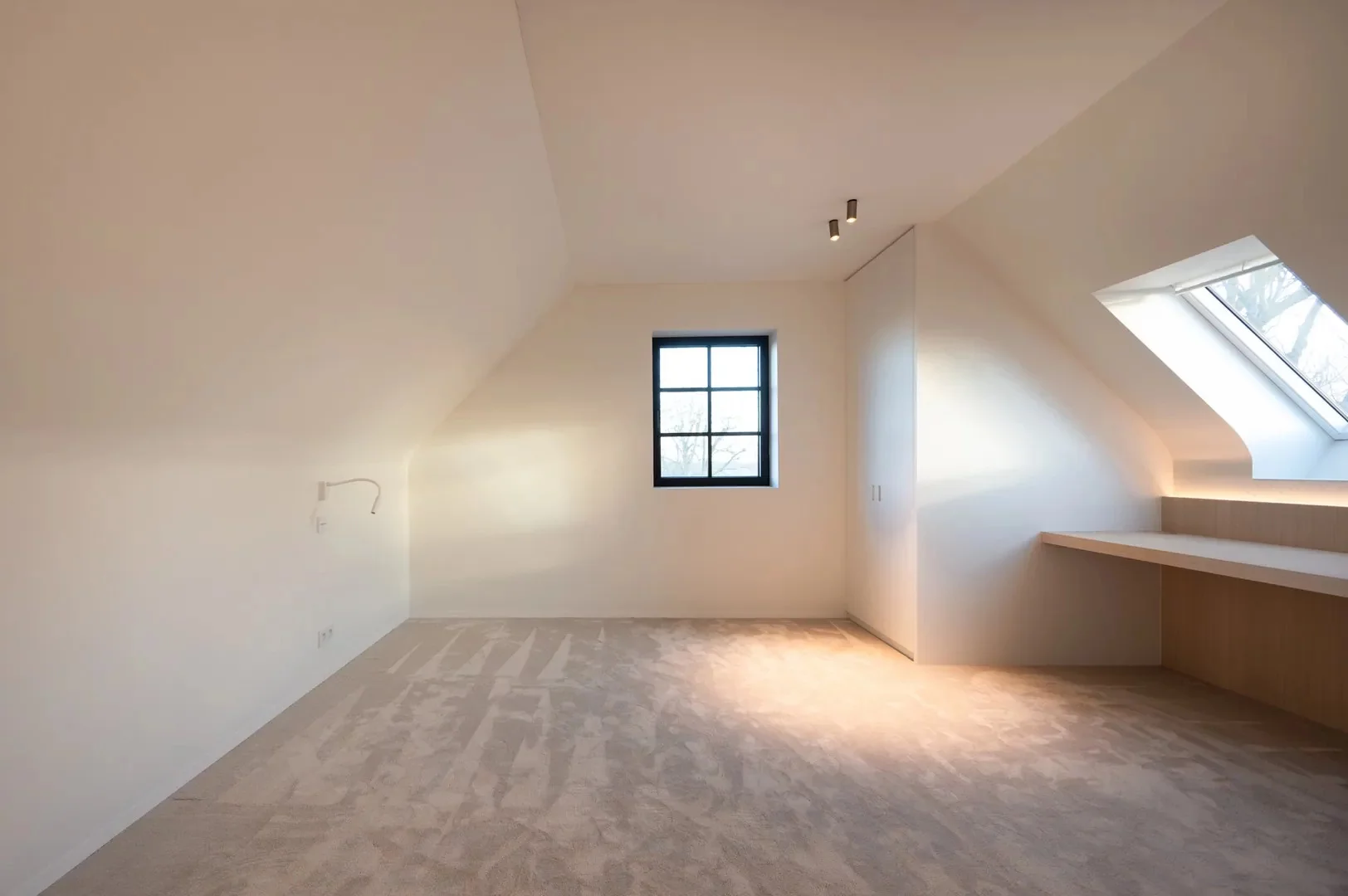 Instapklare nieuwbouwvilla met 5 slaapkamers en zuidgerichte tuin.