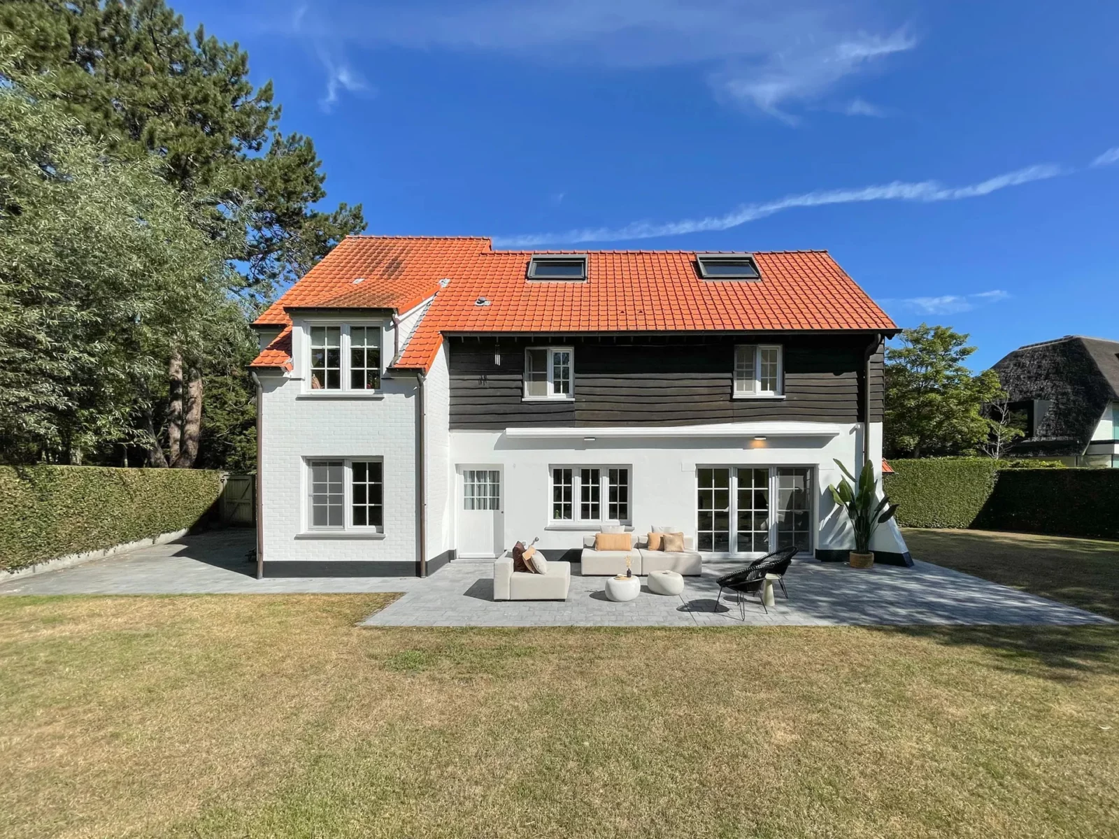 Semi-detached villa in a quiet lane in the Zoute