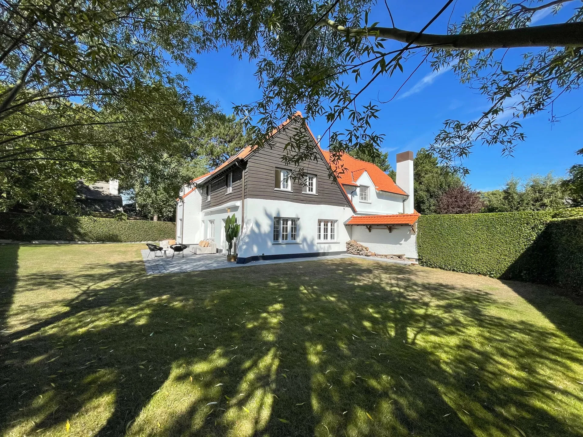 Schitterende villa rustig gelegen op een top ligging, in een paadje in het Zoute