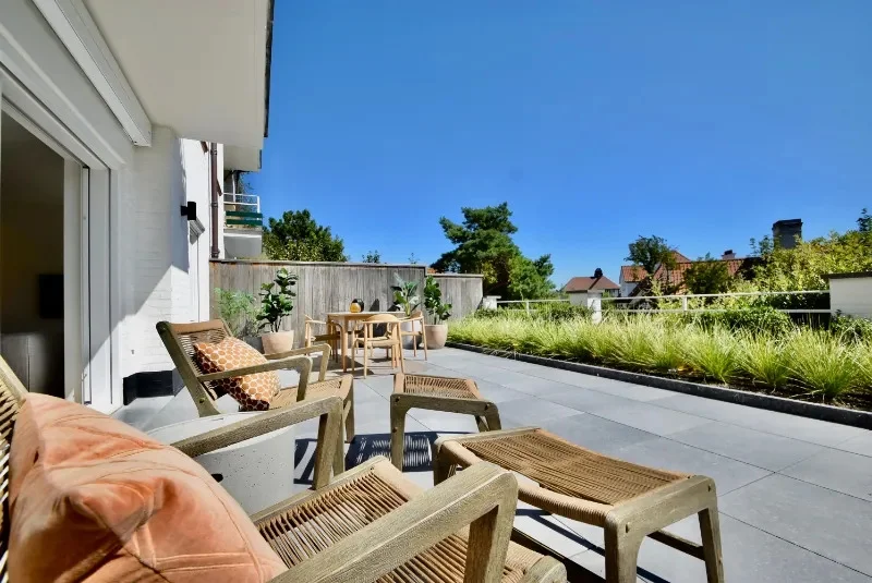 Subliem tuinappartement met zonneterras van 72m²  in een karaktervolle villaresidentie.